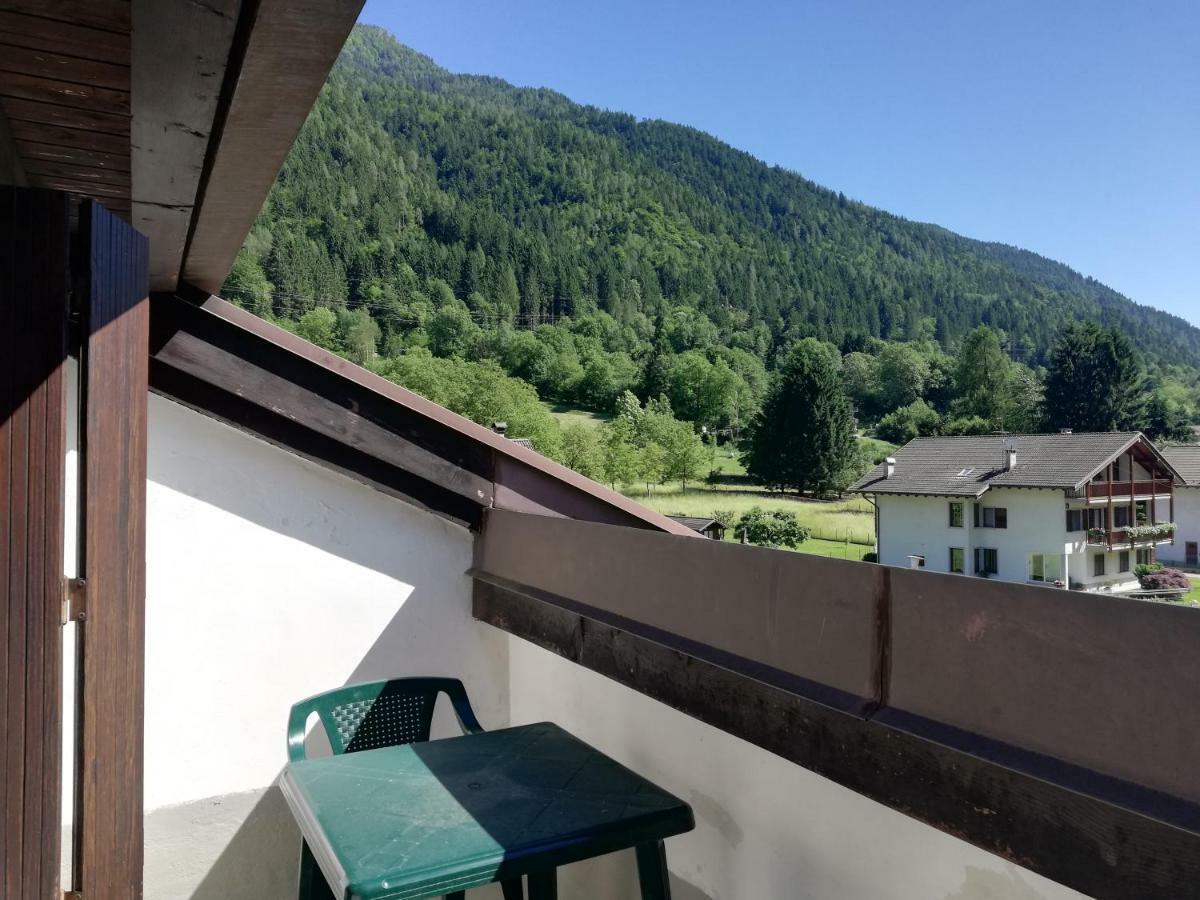 Attico Abbraccio Di Luce Apartman Spiazzo  Kültér fotó