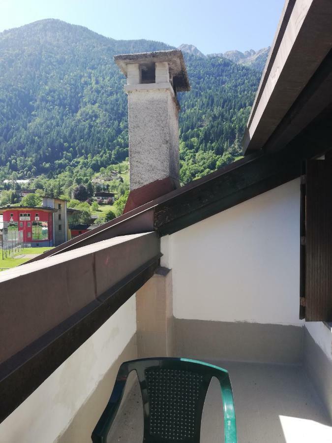 Attico Abbraccio Di Luce Apartman Spiazzo  Kültér fotó