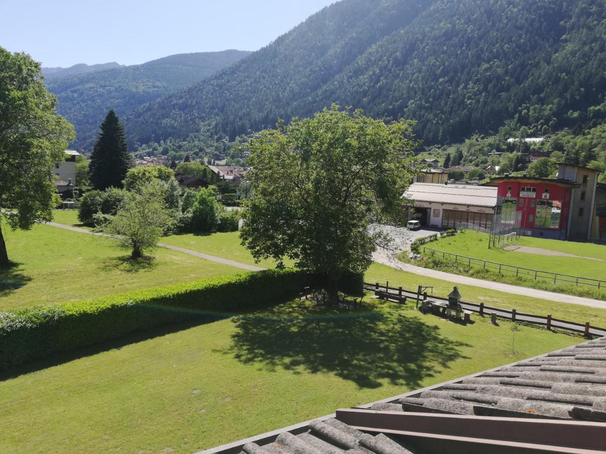 Attico Abbraccio Di Luce Apartman Spiazzo  Kültér fotó